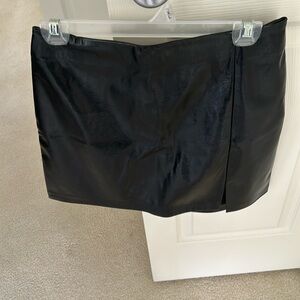 New with tags Topshop black vinyl skirt with split hem